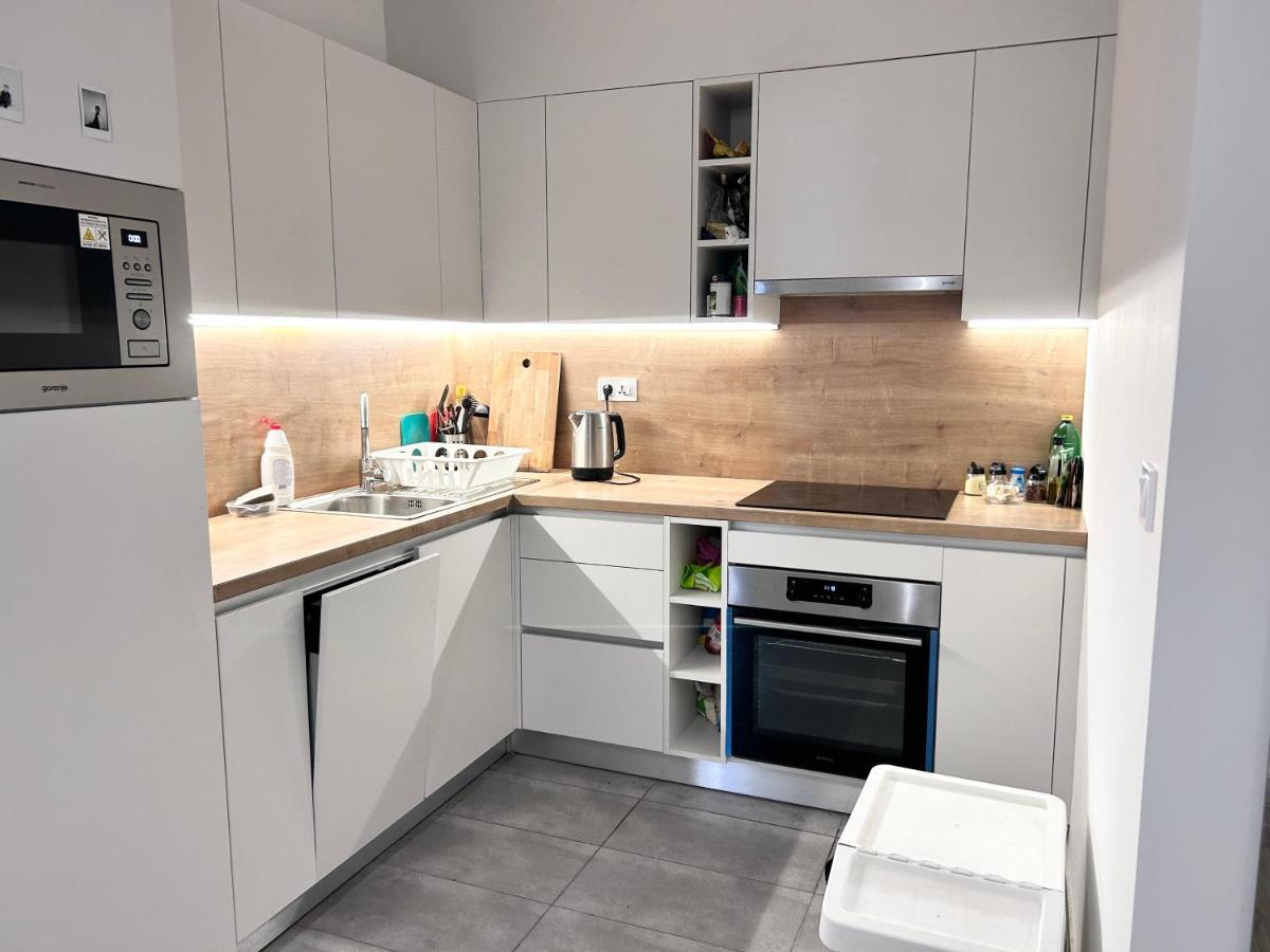 New 2022 Family&Friends Downtown Ac 3Br 2Ba Free Parking Big Balcony Near Metro&Train Station Self Check-In Apt Budapest Extérieur photo