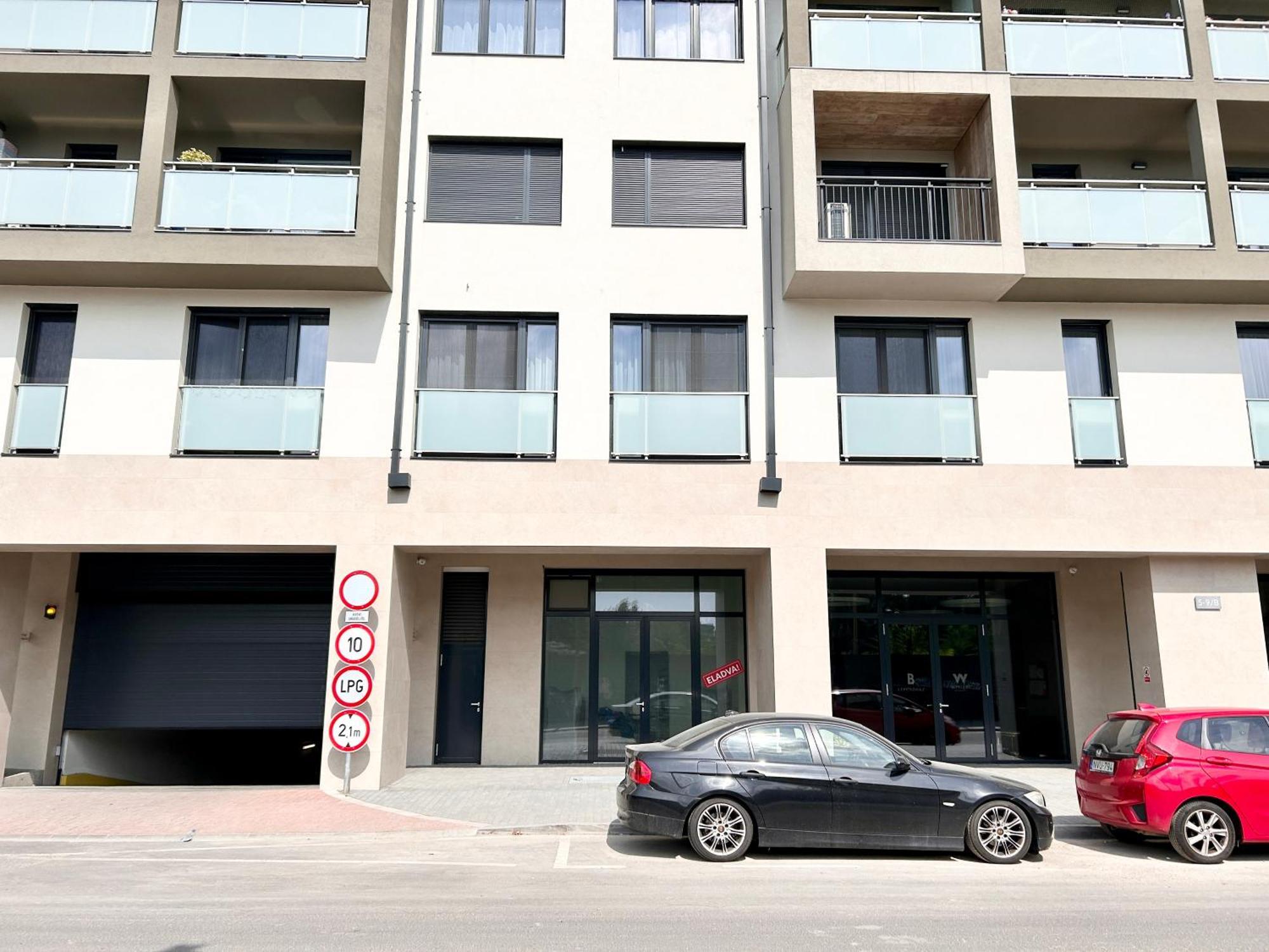 New 2022 Family&Friends Downtown Ac 3Br 2Ba Free Parking Big Balcony Near Metro&Train Station Self Check-In Apt Budapest Extérieur photo