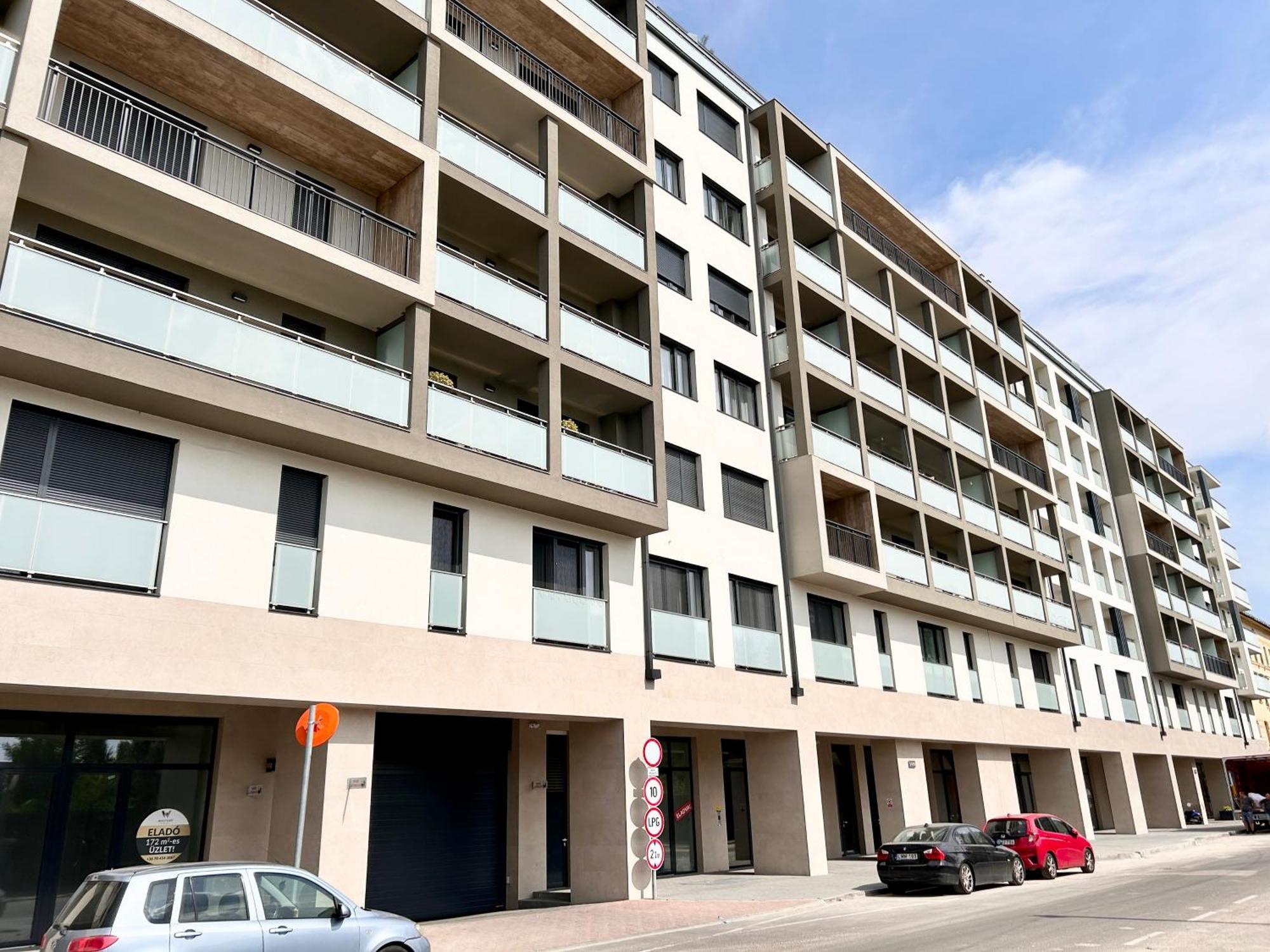New 2022 Family&Friends Downtown Ac 3Br 2Ba Free Parking Big Balcony Near Metro&Train Station Self Check-In Apt Budapest Extérieur photo