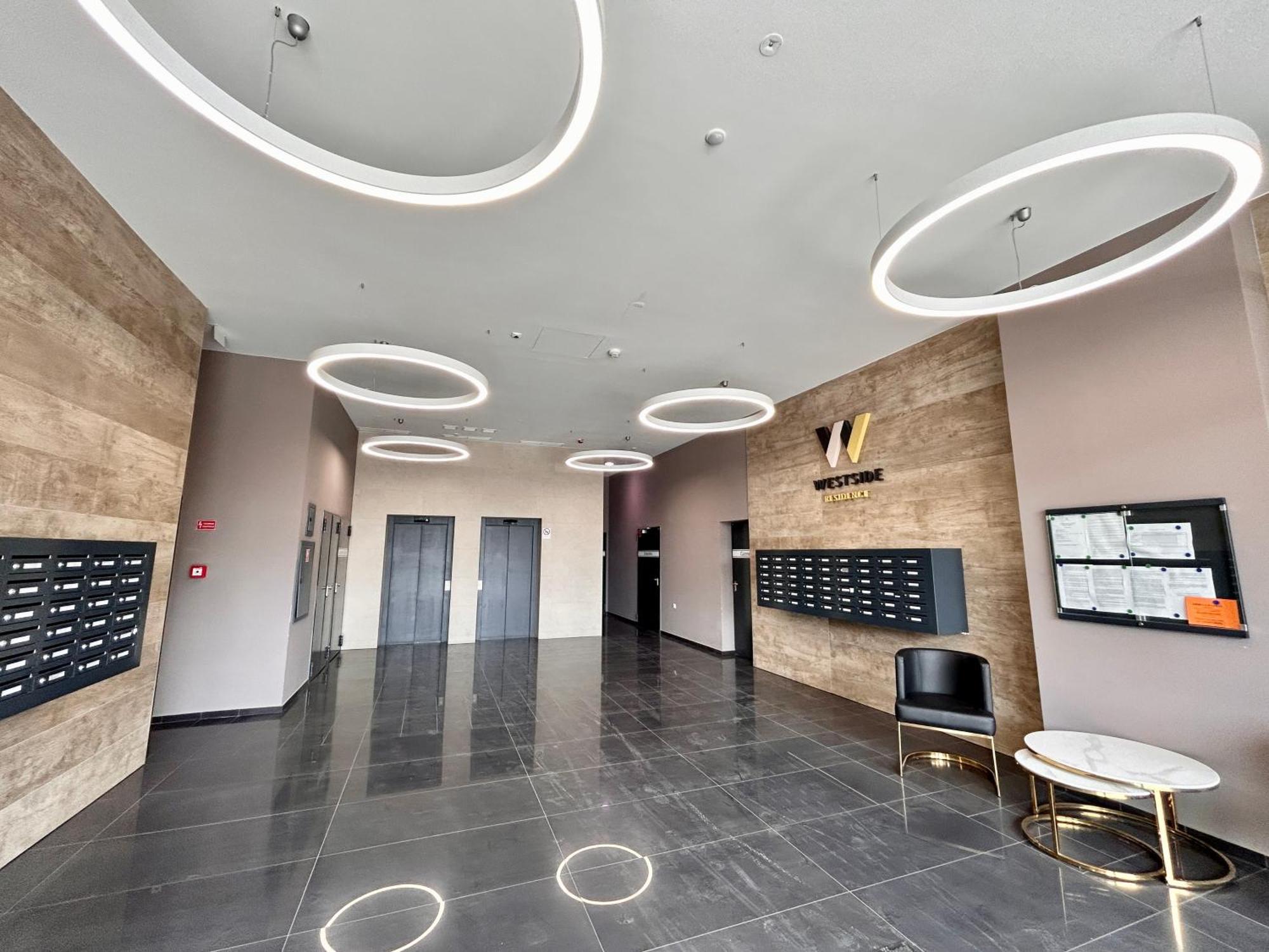 New 2022 Family&Friends Downtown Ac 3Br 2Ba Free Parking Big Balcony Near Metro&Train Station Self Check-In Apt Budapest Extérieur photo