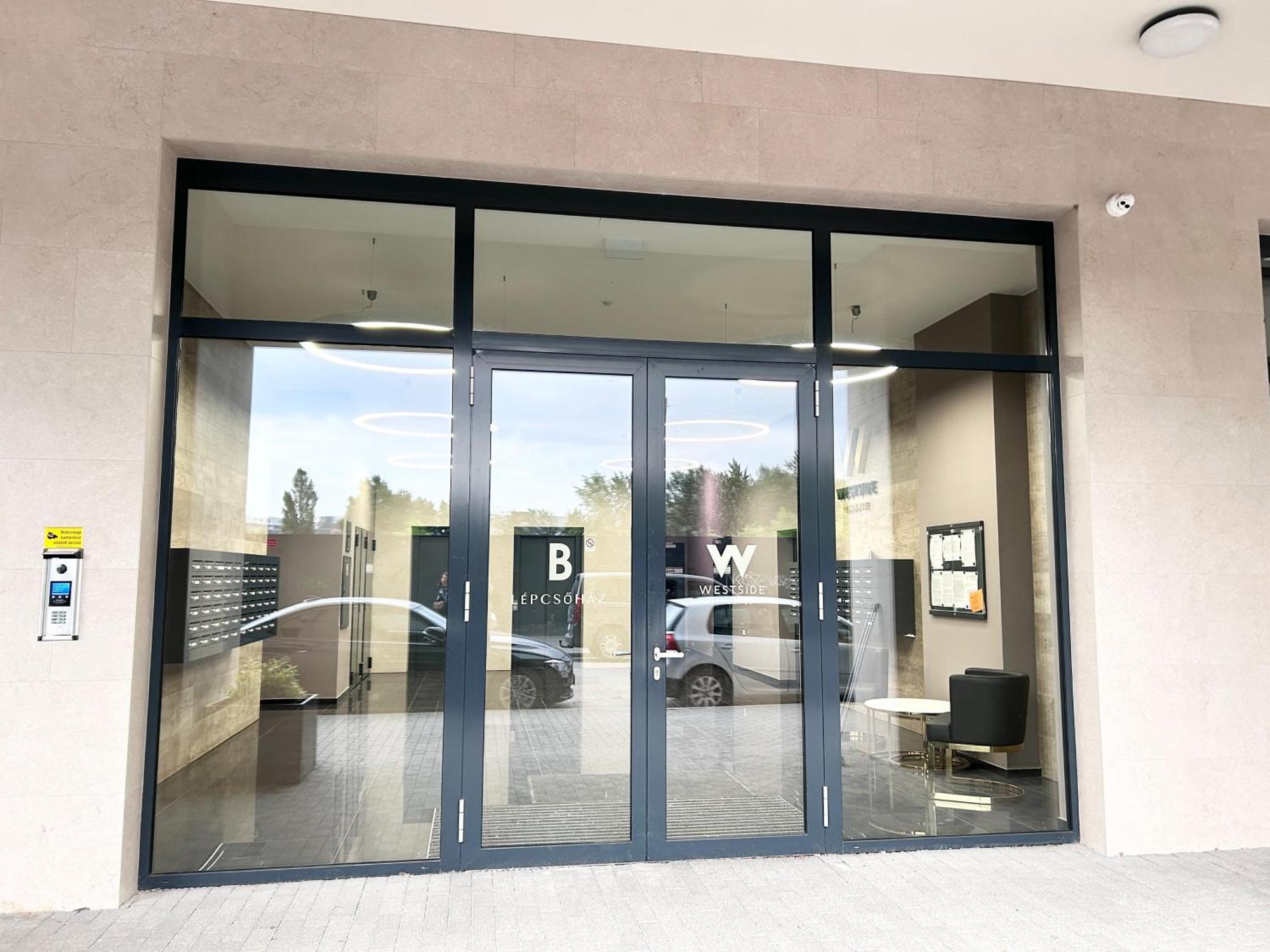 New 2022 Family&Friends Downtown Ac 3Br 2Ba Free Parking Big Balcony Near Metro&Train Station Self Check-In Apt Budapest Extérieur photo
